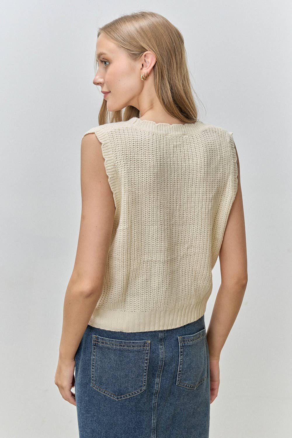 Final Sale-Embroidered V-Neck Sweater Vest