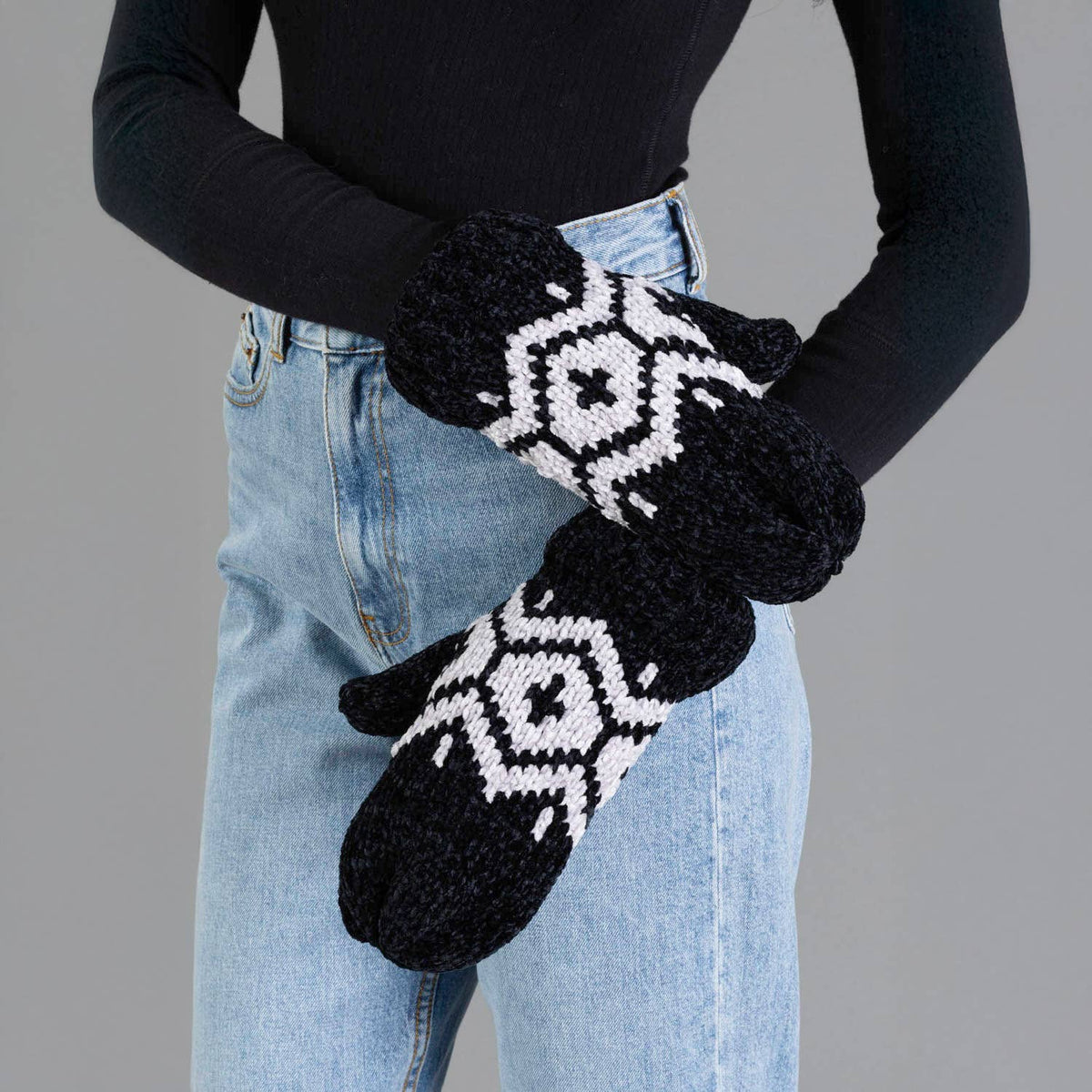 Black & Lt. Gray Patterned Chenille Mittens